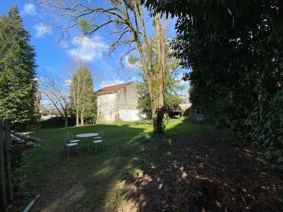 Maison Leocha Sablons-sur-Huisne Экстерьер фото